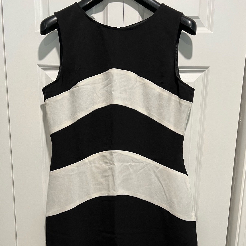 Sharagano Black and White Chevron Midi Dress